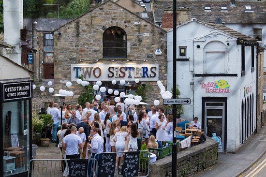 two sisters bar and kitchen